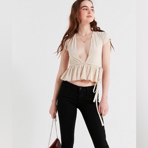 UO - Urban Outfitters - Meant to Be Plunging Tie Front Top - Picture 2 of 6